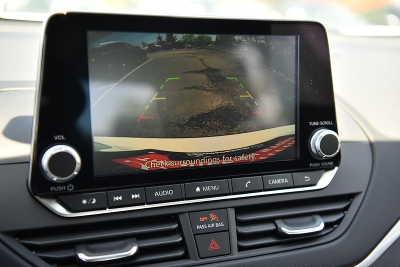 Nissan Altima Vehicle Image 13
