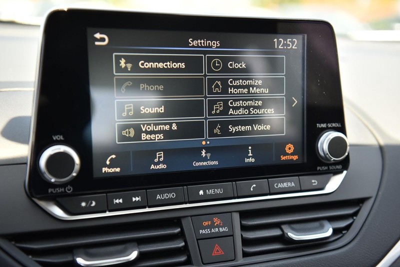 Nissan Altima Vehicle Image 14