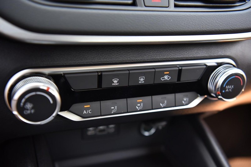 Nissan Altima Vehicle Image 15