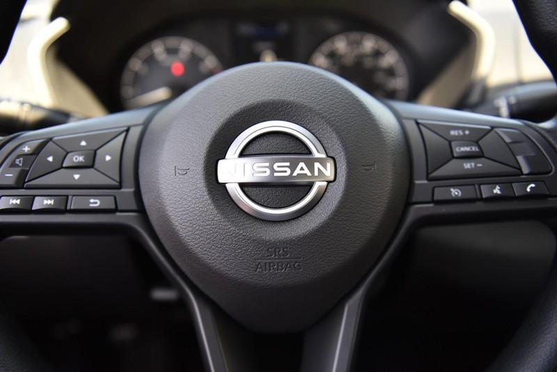 Nissan Altima Vehicle Image 18