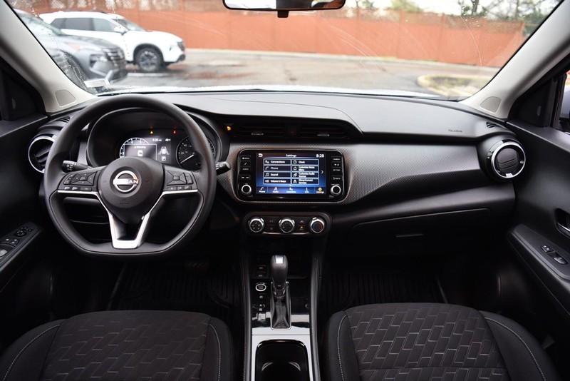 Nissan Kicks Vehicle Image 08