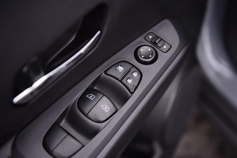 Nissan Kicks Vehicle Image 09