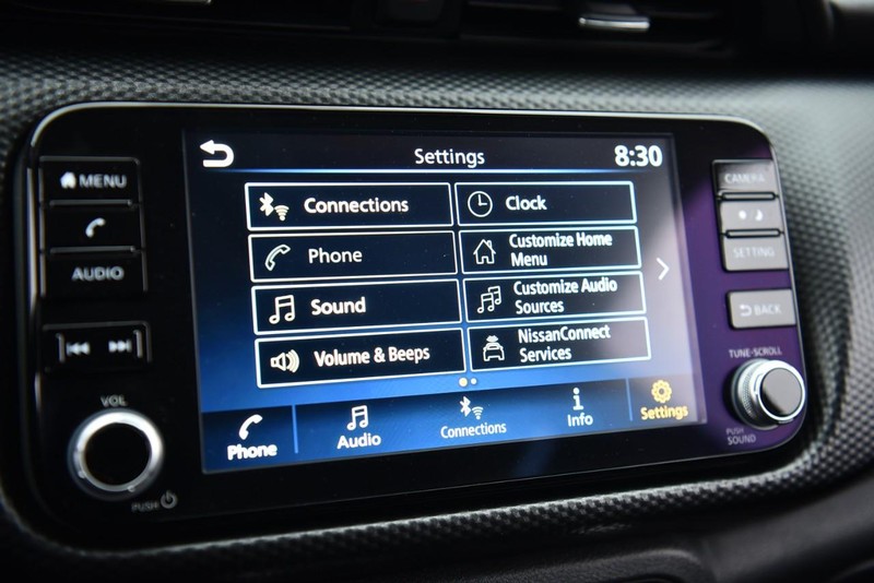 Nissan Kicks Vehicle Image 16