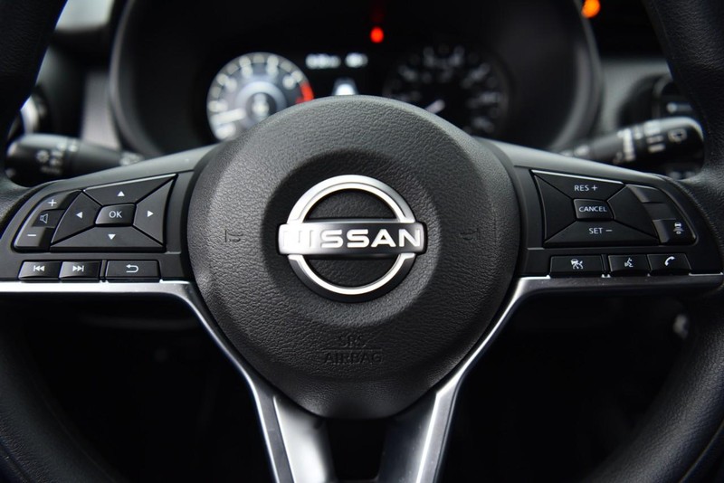 Nissan Kicks Vehicle Image 17