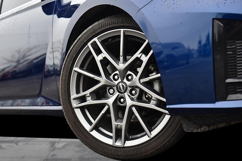 Nissan Altima Vehicle Image 03