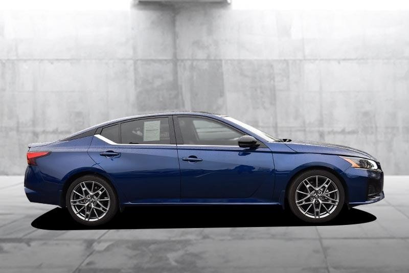 Nissan Altima Vehicle Image 05