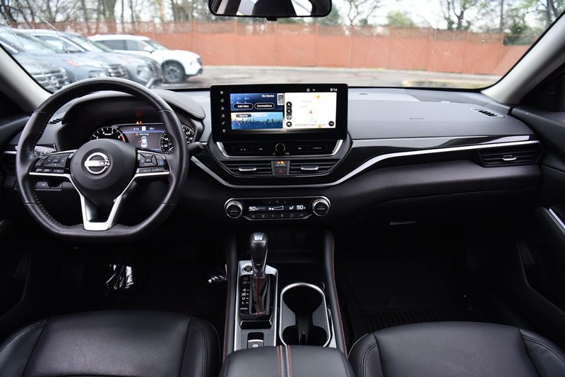 Nissan Altima Vehicle Image 08