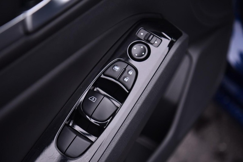 Nissan Altima Vehicle Image 09