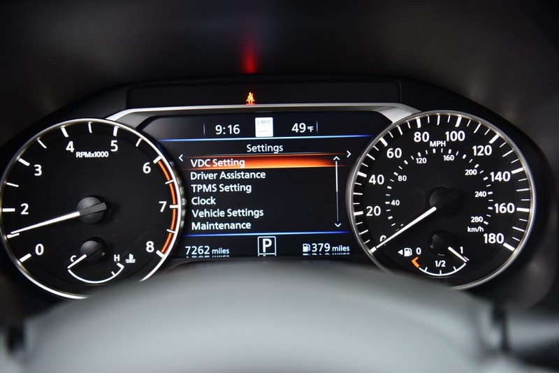 Nissan Altima Vehicle Image 12