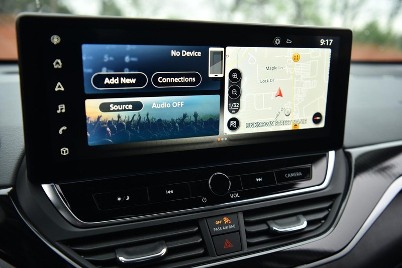 Nissan Altima Vehicle Image 17