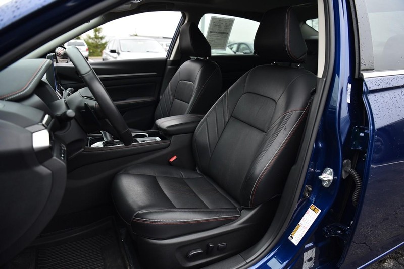Nissan Altima Vehicle Image 19