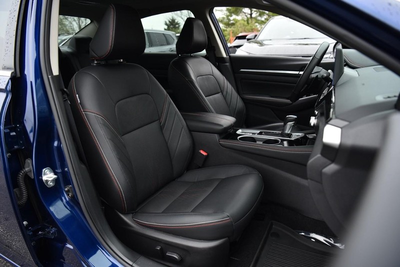Nissan Altima Vehicle Image 20