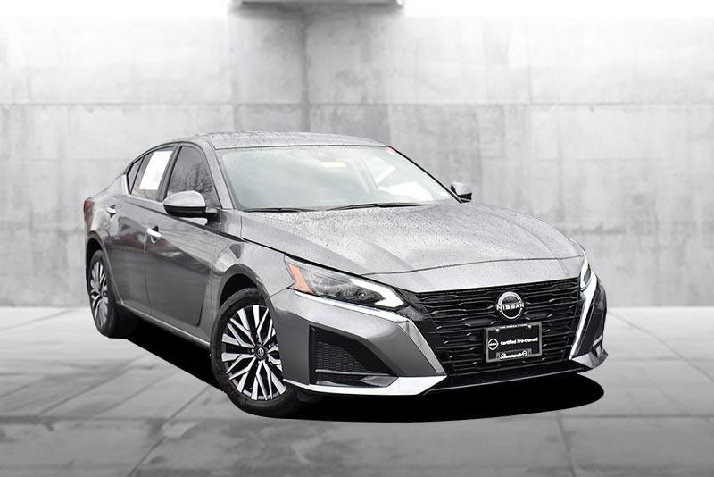 Nissan Altima Vehicle Image 02