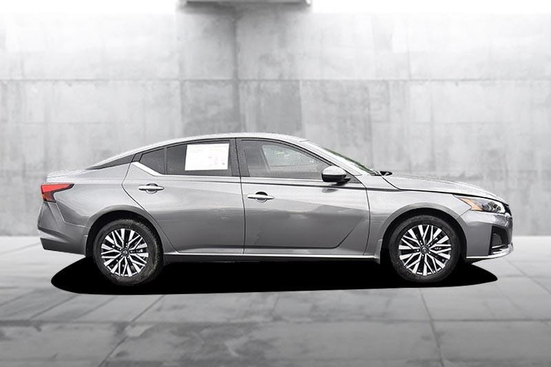 Nissan Altima Vehicle Image 05