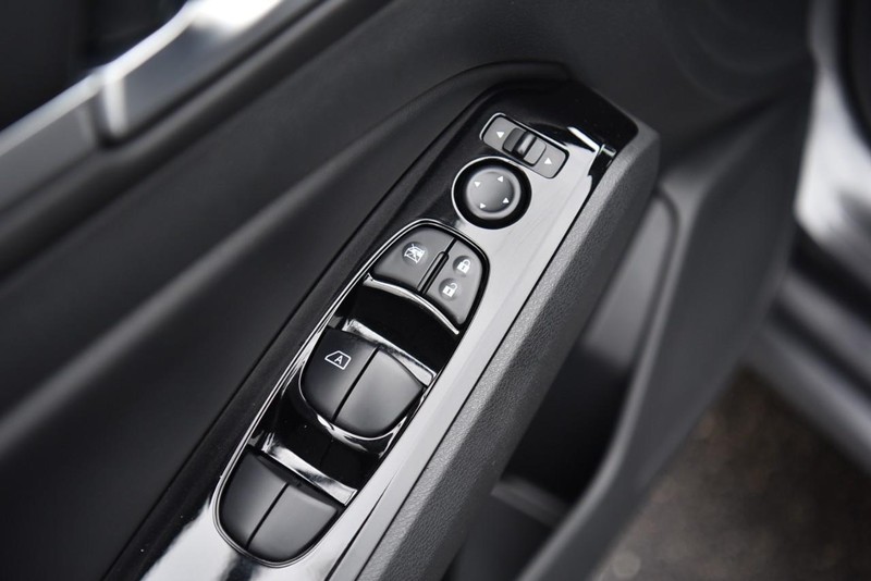 Nissan Altima Vehicle Image 08