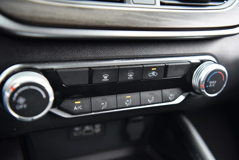 Nissan Altima Vehicle Image 13