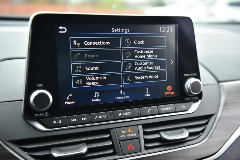 Nissan Altima Vehicle Image 16