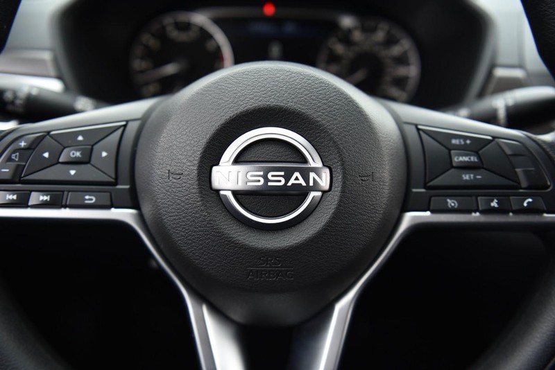 Nissan Altima Vehicle Image 17
