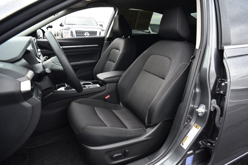 Nissan Altima Vehicle Image 18