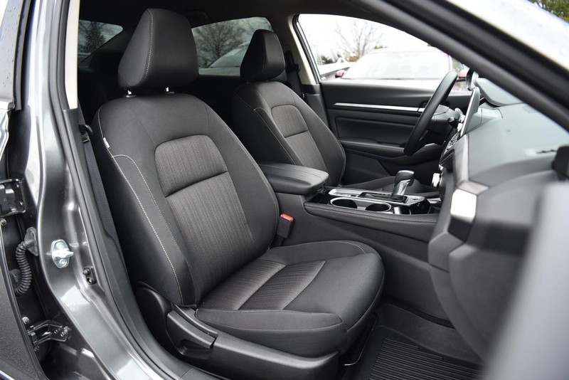 Nissan Altima Vehicle Image 19