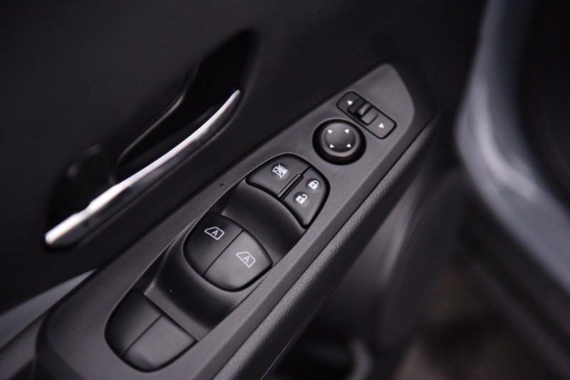 Nissan Kicks Vehicle Image 09