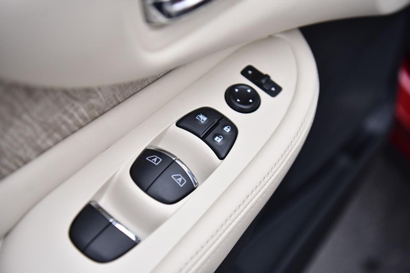 Nissan Murano Vehicle Image 09