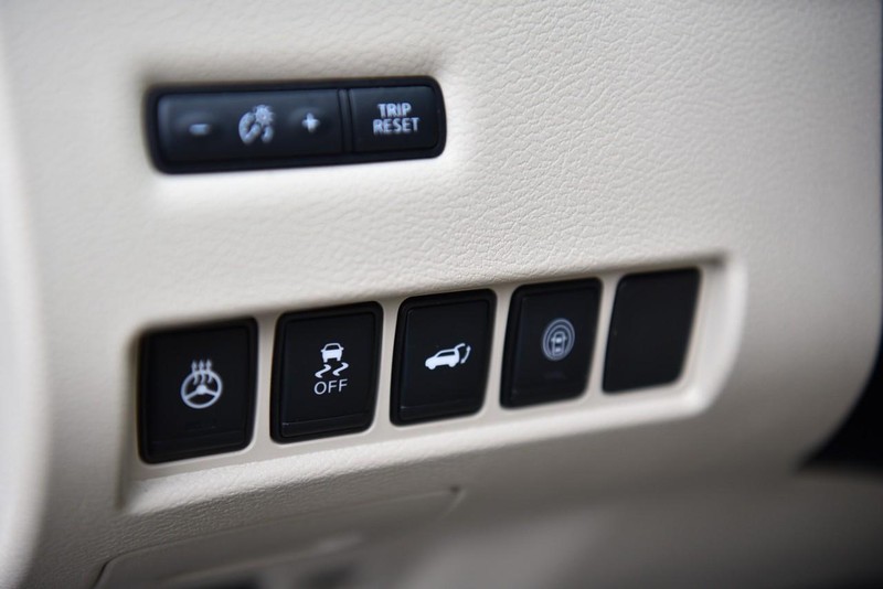 Nissan Murano Vehicle Image 13