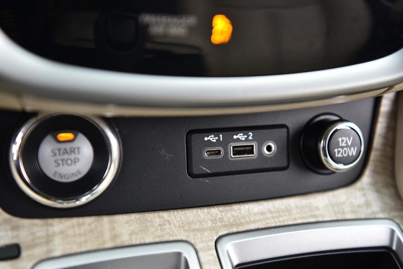 Nissan Murano Vehicle Image 17