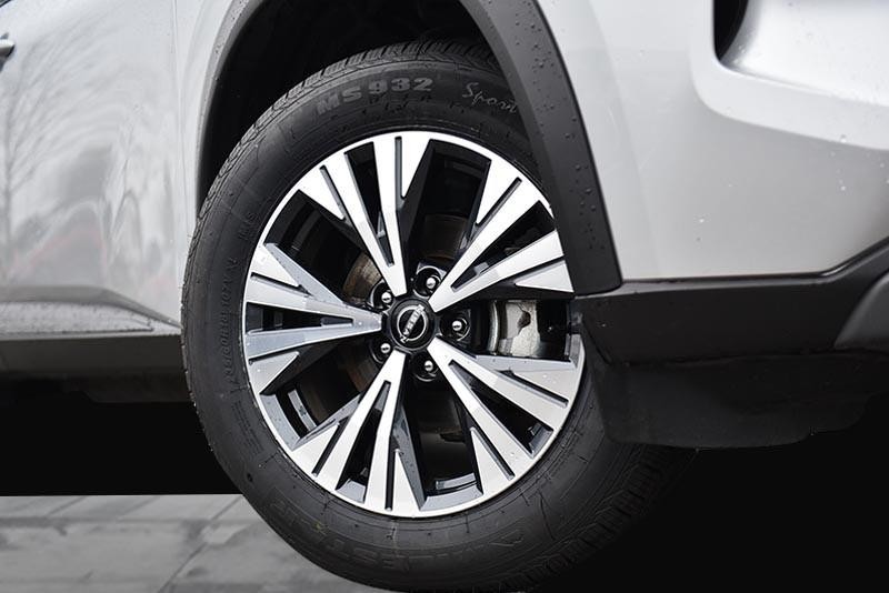 Nissan Rogue Vehicle Image 03