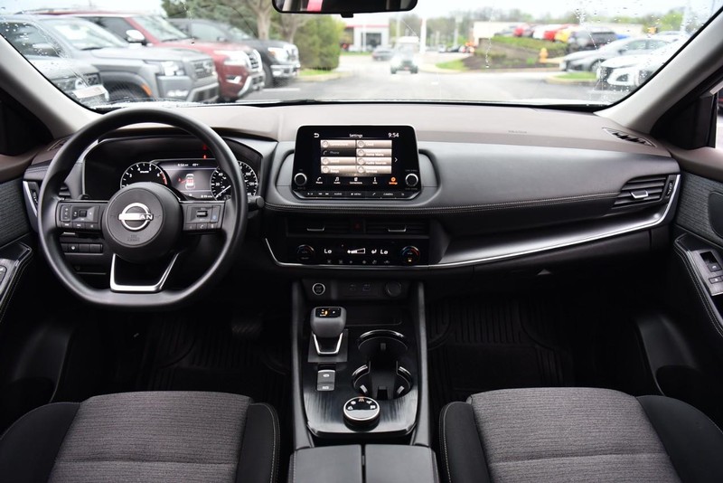 Nissan Rogue Vehicle Image 08