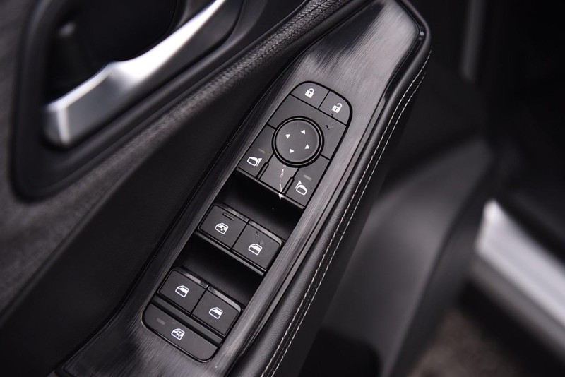 Nissan Rogue Vehicle Image 09