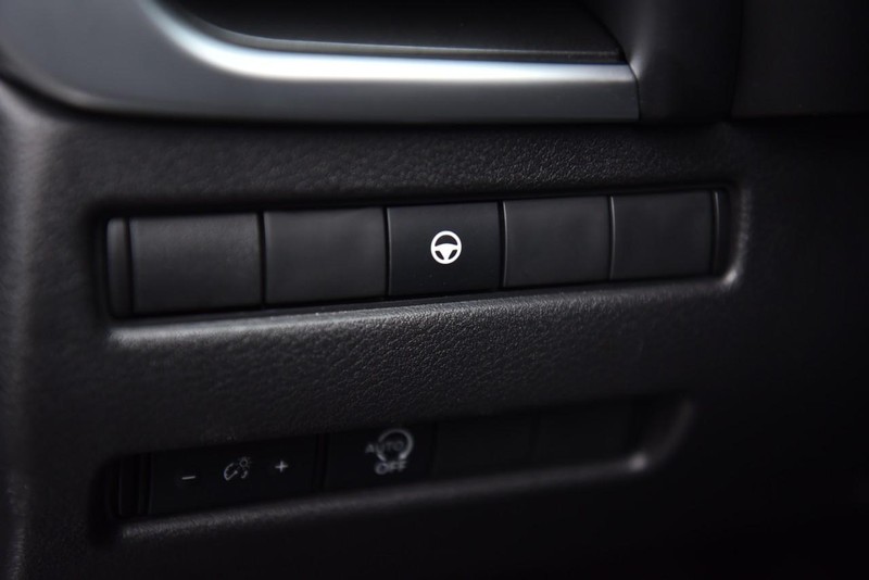 Nissan Rogue Vehicle Image 11
