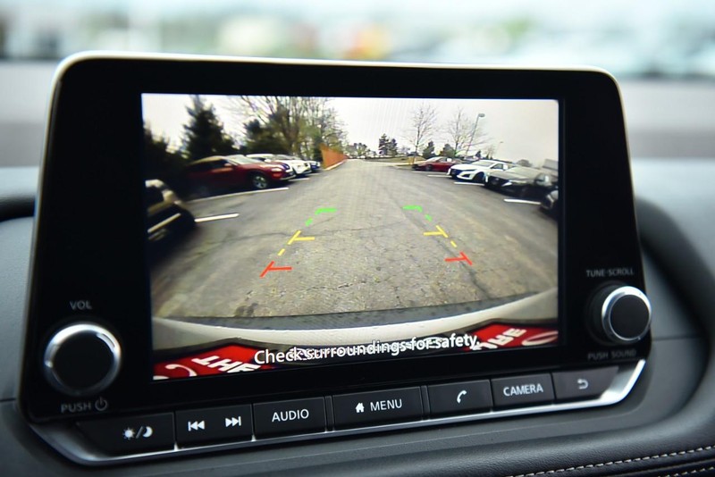 Nissan Rogue Vehicle Image 13