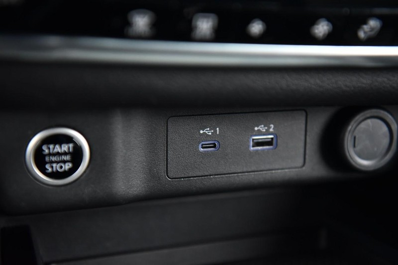 Nissan Rogue Vehicle Image 15