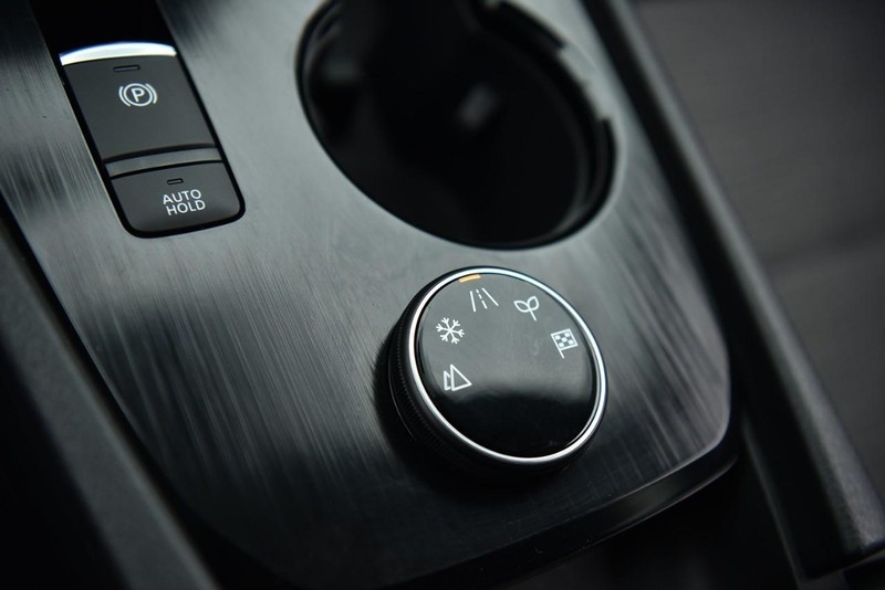 Nissan Rogue Vehicle Image 16