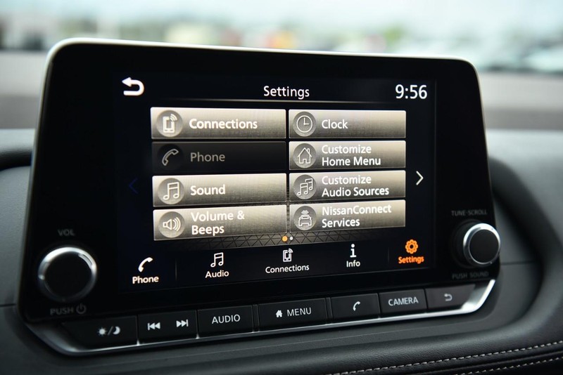 Nissan Rogue Vehicle Image 17