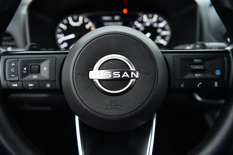 Nissan Rogue Vehicle Image 18