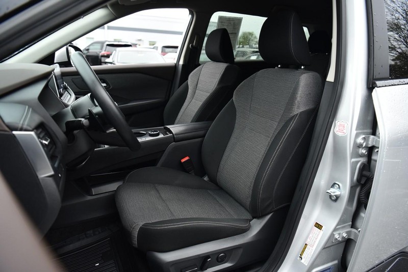 Nissan Rogue Vehicle Image 19