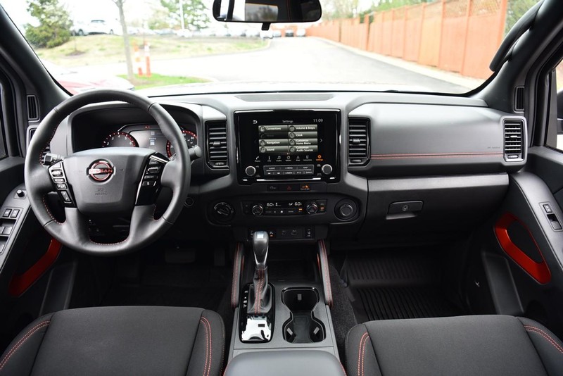 Nissan Frontier Vehicle Image 08