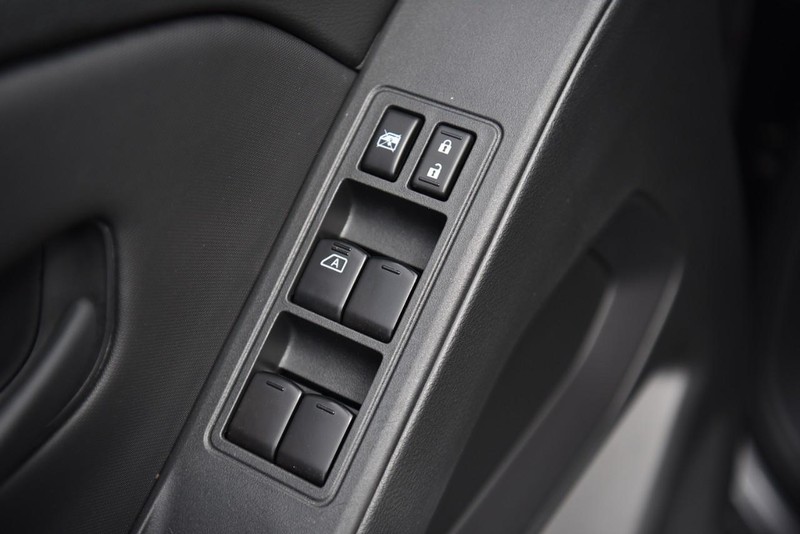 Nissan Frontier Vehicle Image 09