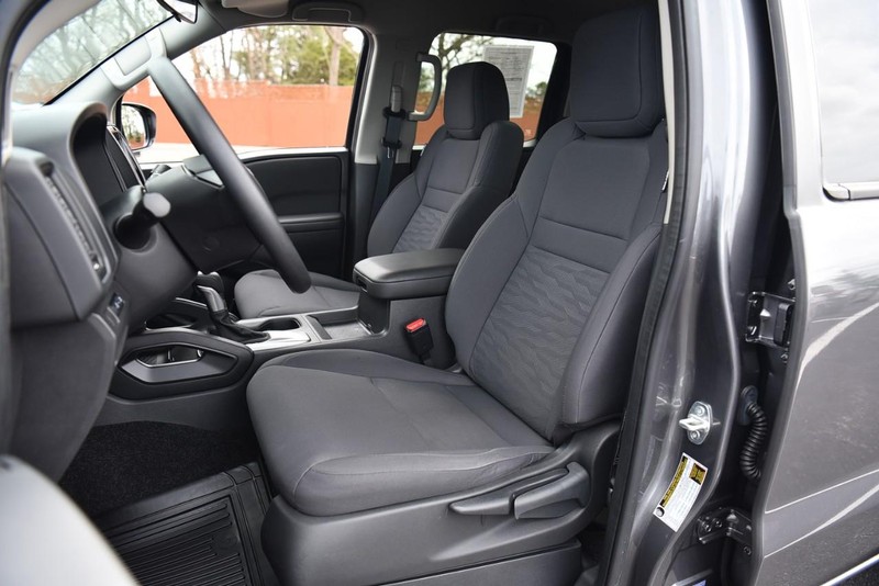 Nissan Frontier Vehicle Image 19