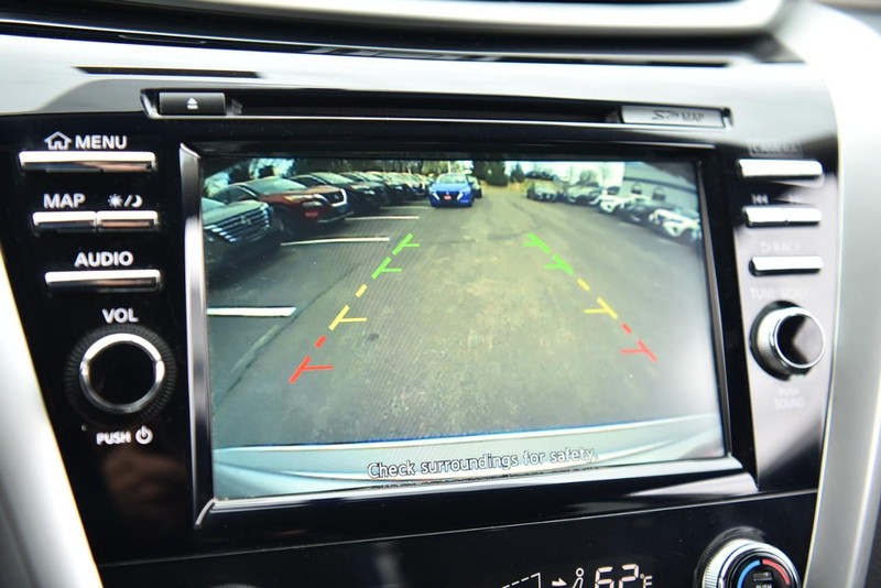 Nissan Murano Vehicle Image 12