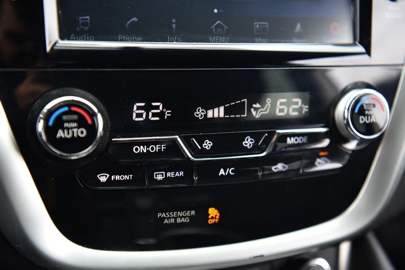 Nissan Murano Vehicle Image 13