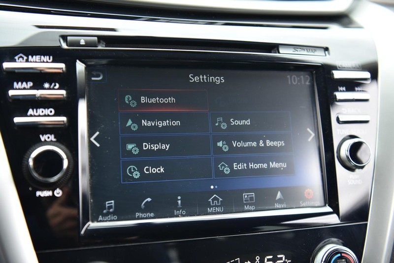 Nissan Murano Vehicle Image 15