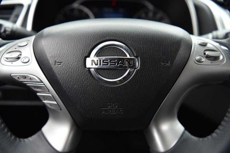 Nissan Murano Vehicle Image 16