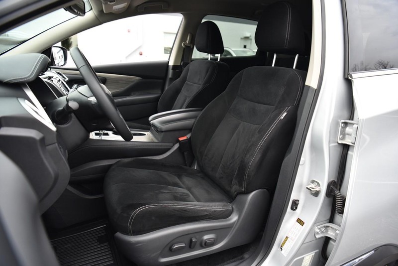 Nissan Murano Vehicle Image 17