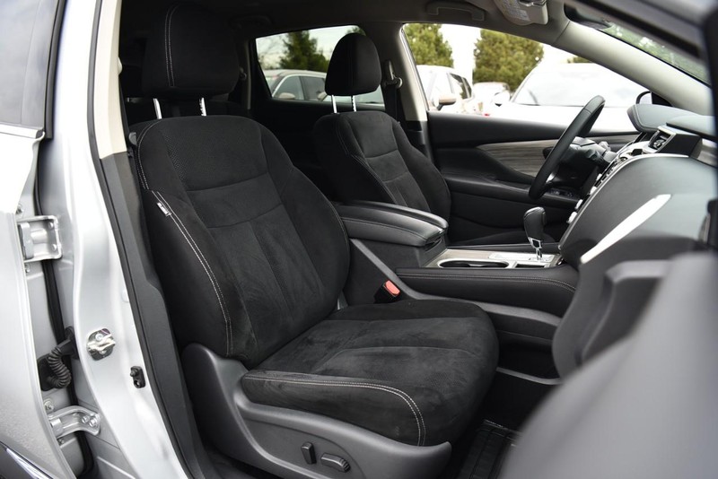 Nissan Murano Vehicle Image 18