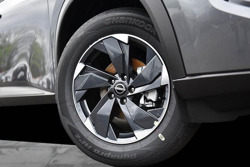 Nissan Rogue Vehicle Image 03