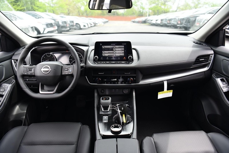 Nissan Rogue Vehicle Image 08