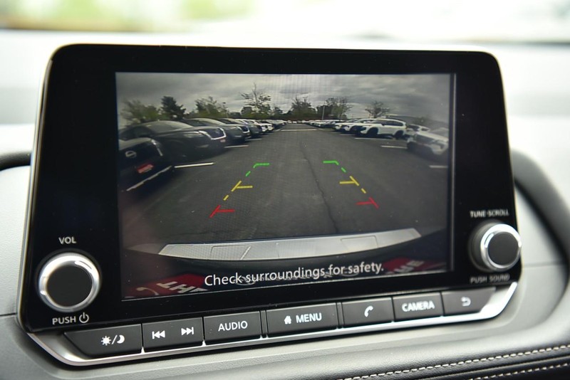 Nissan Rogue Vehicle Image 13